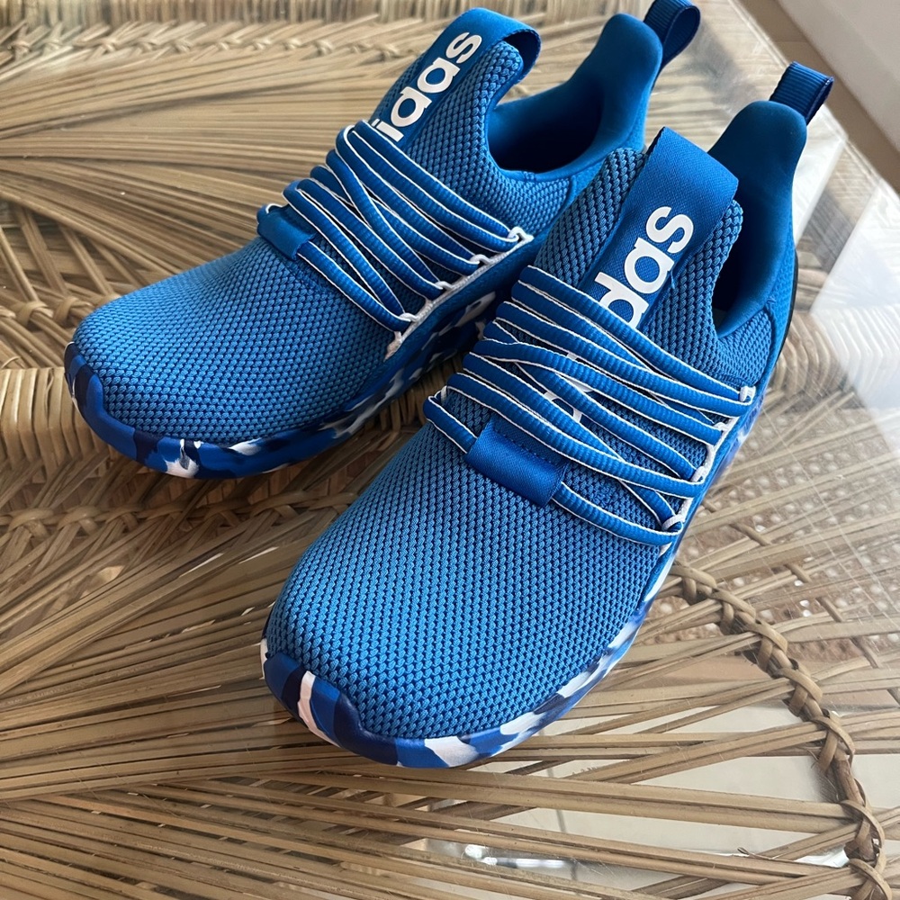 NWOT blue camo adidas lite race size youth 5, big kids
